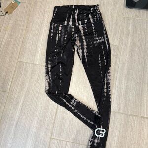 Onzie Cyclebar branded black/white leggings like new Size S/M